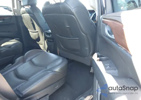 2017 Cadillac Escalade Luxury z USA, uszkodzony, nr VIN 1GYS3BKJ6HR227115